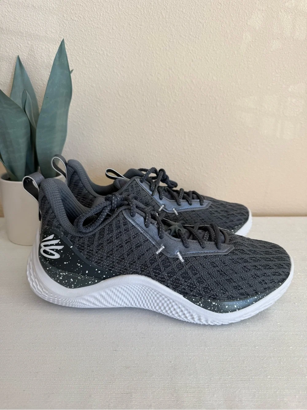 New Under Armour Curry Gray Athletic Sneakers with White Speckled Sole